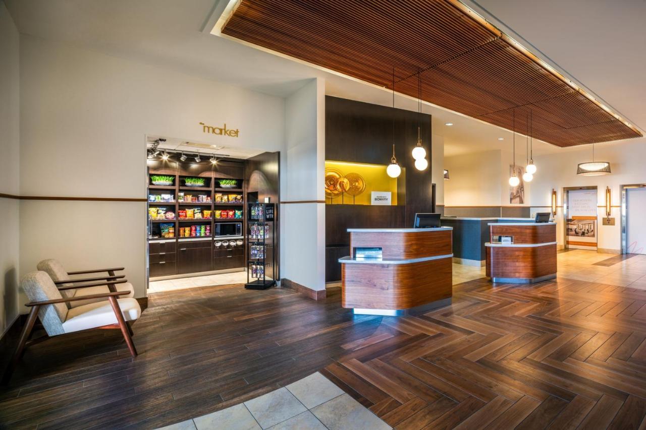 Courtyard By Marriott Calgary South Hotel Exterior photo