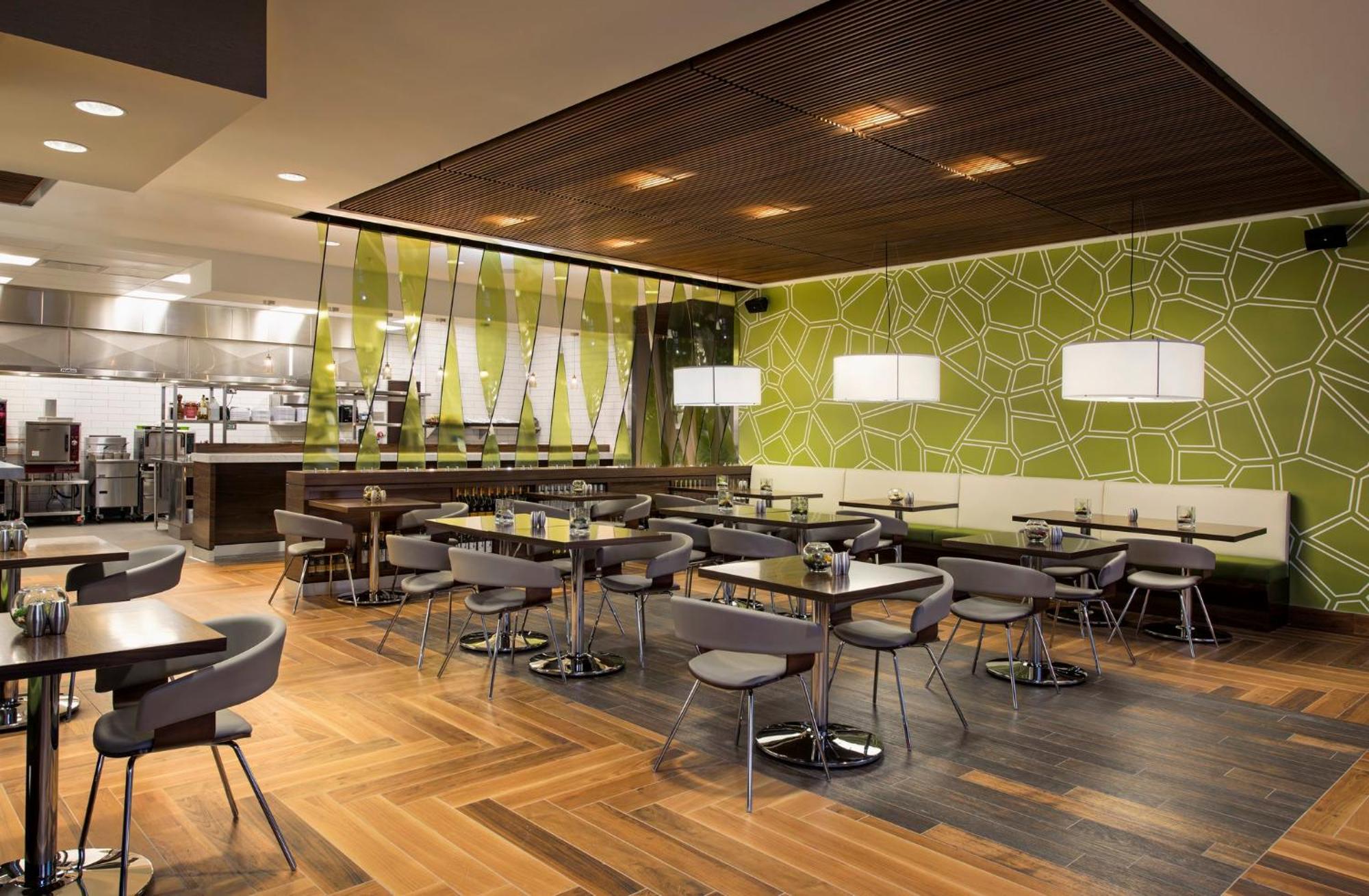 Courtyard By Marriott Calgary South Hotel Exterior photo