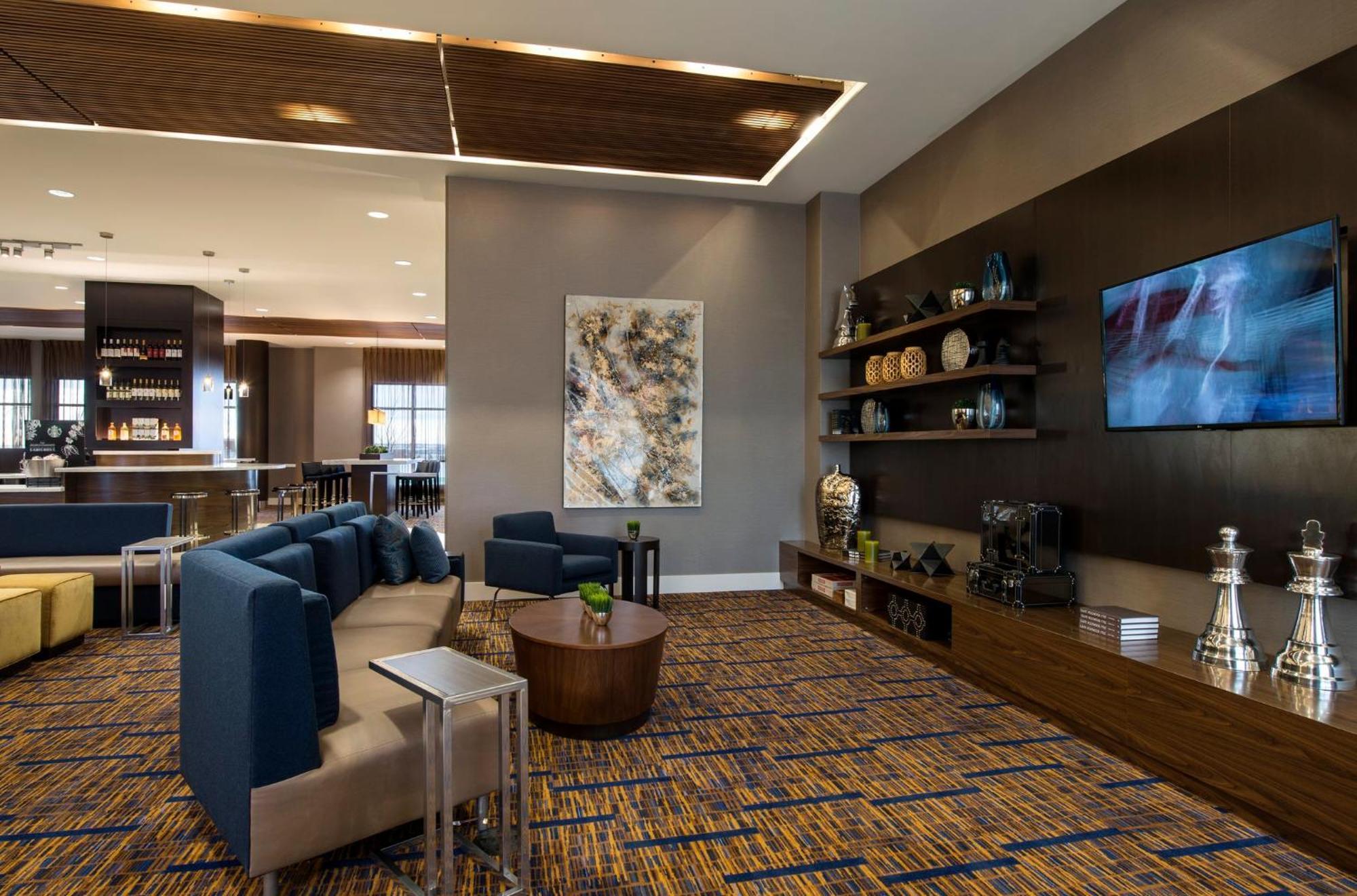Courtyard By Marriott Calgary South Hotel Exterior photo