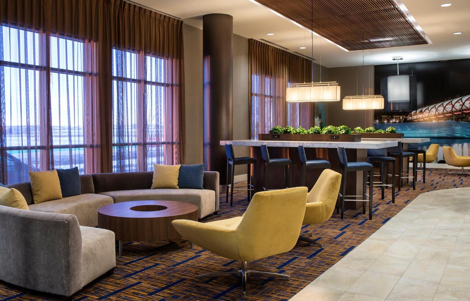 Courtyard By Marriott Calgary South Hotel Exterior photo