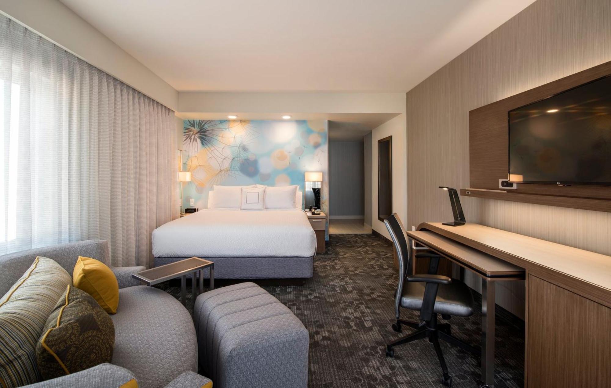 Courtyard By Marriott Calgary South Hotel Exterior photo