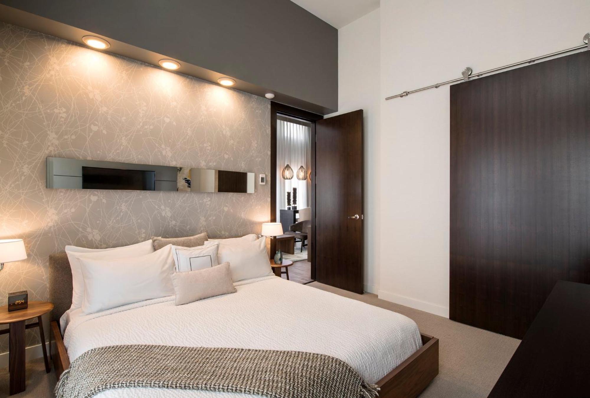 Courtyard By Marriott Calgary South Hotel Exterior photo