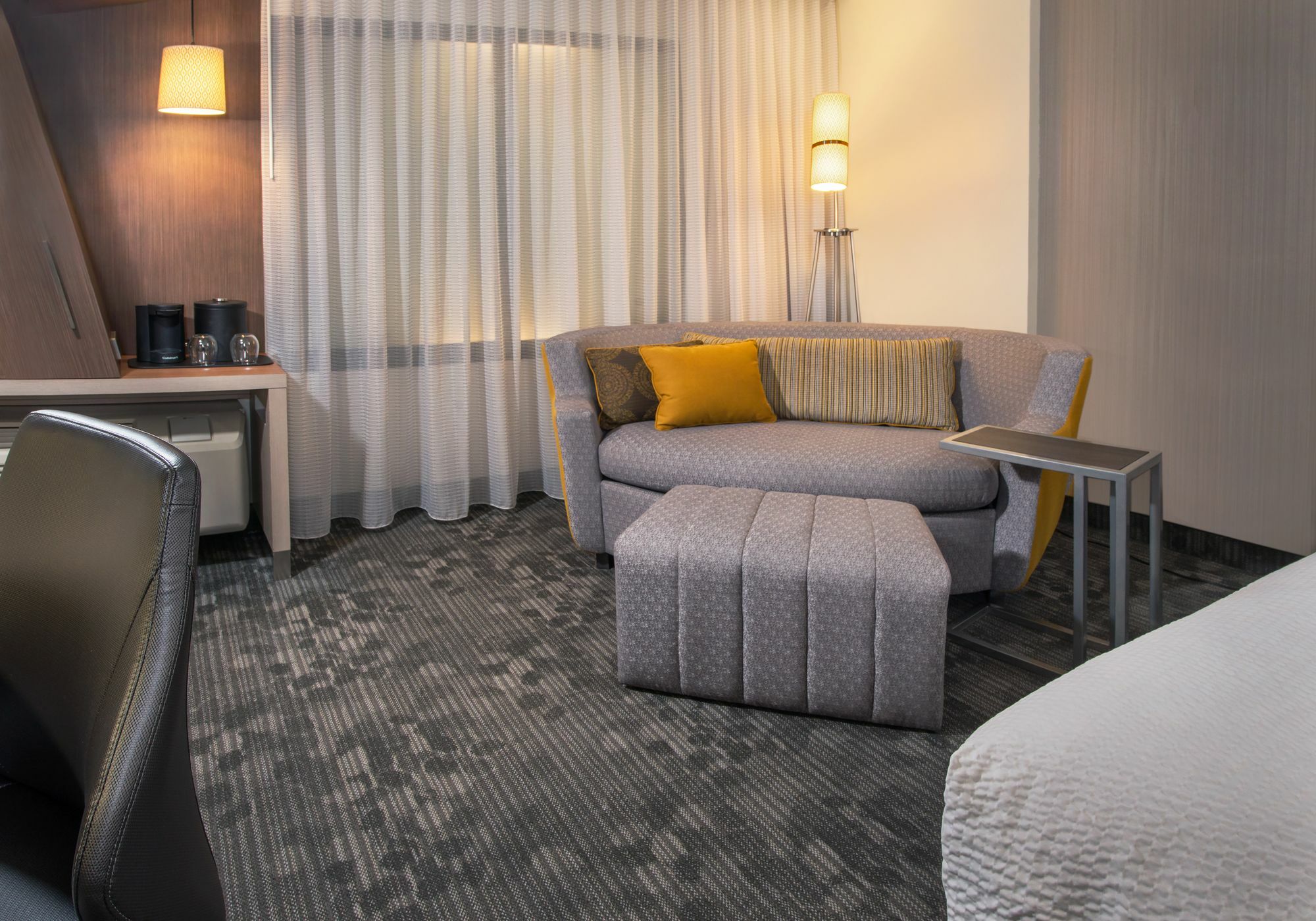Courtyard By Marriott Calgary South Hotel Exterior photo