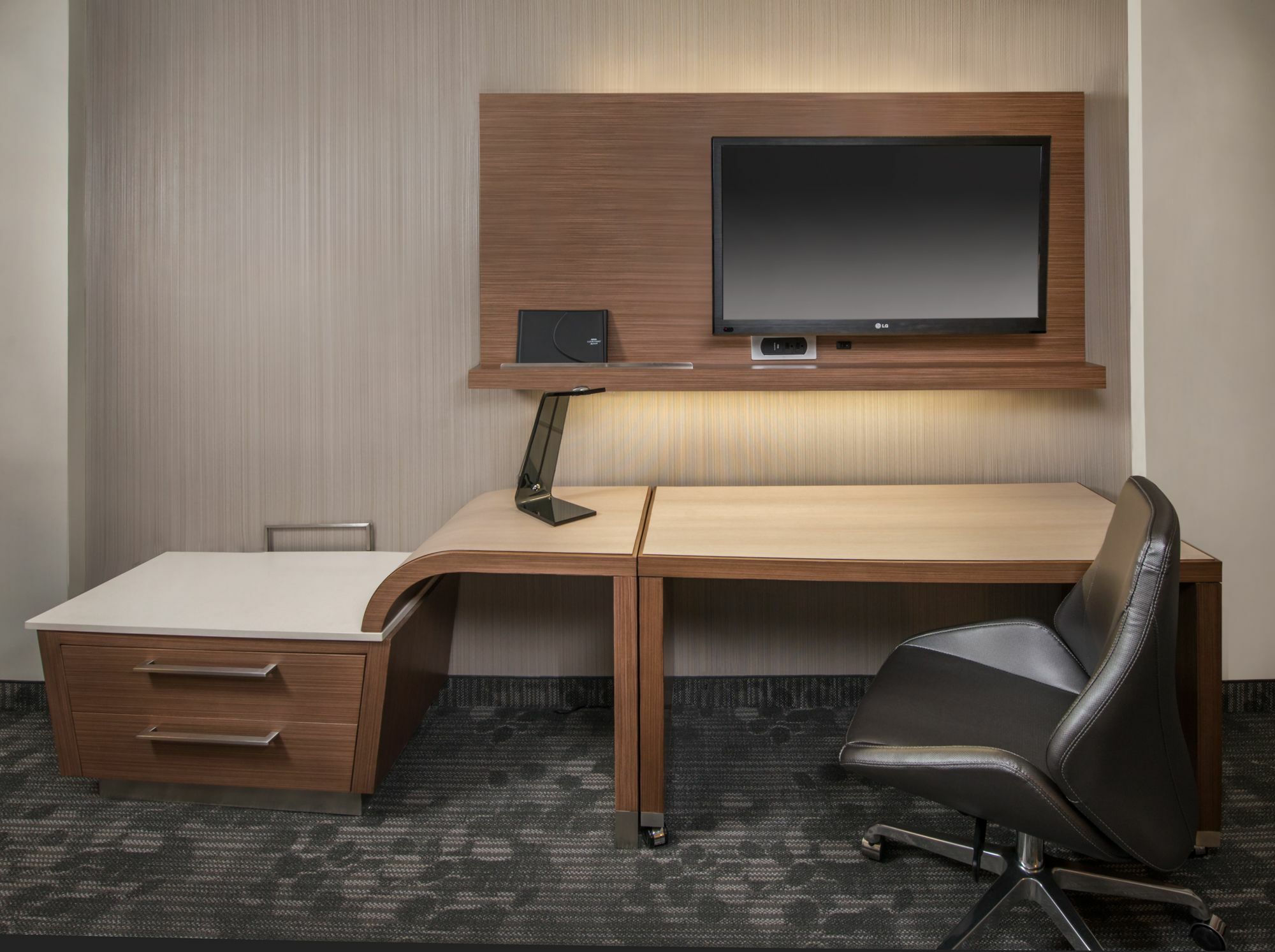 Courtyard By Marriott Calgary South Hotel Exterior photo