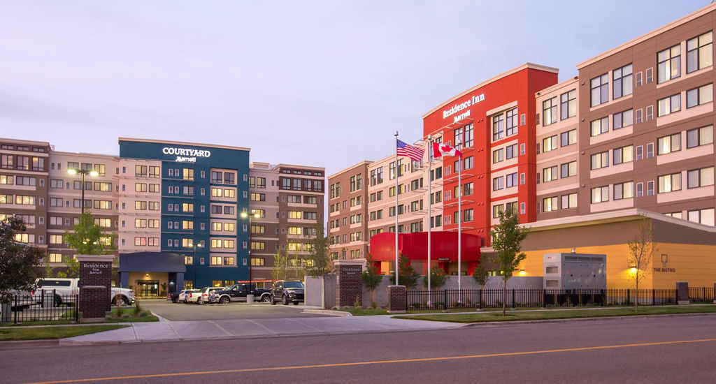 Courtyard By Marriott Calgary South Hotel Exterior photo